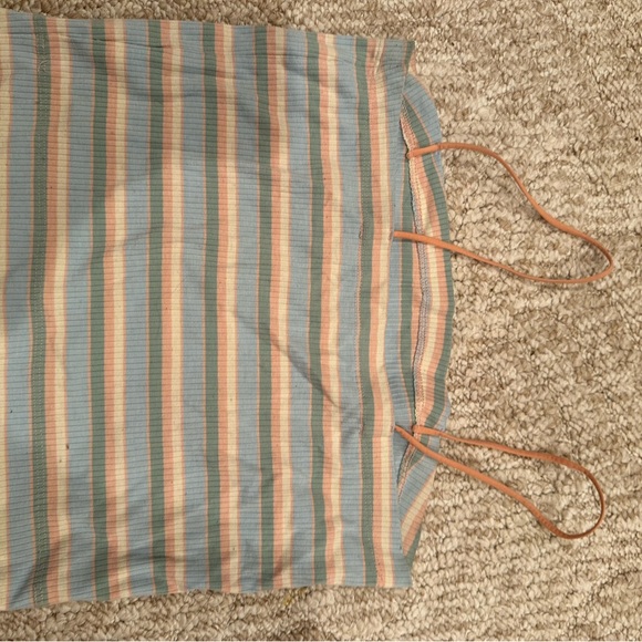 American eagle crop top :))) perfect under sweaters or for summer:) - Picture 2 of 3